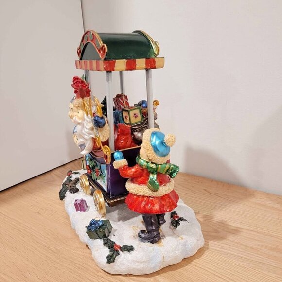 Vintage Santa Christmas Decoration Resin NEW Santa and Mrs Claus in Cart - Picture 3 of 10
